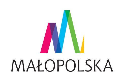 Logotyp Urzędu Marszałka Wojewódzwa Małopolskiego. Wielokolorowe półprzeźroczyste pasy układające się w górskie szczyty z podpisem małopolska.